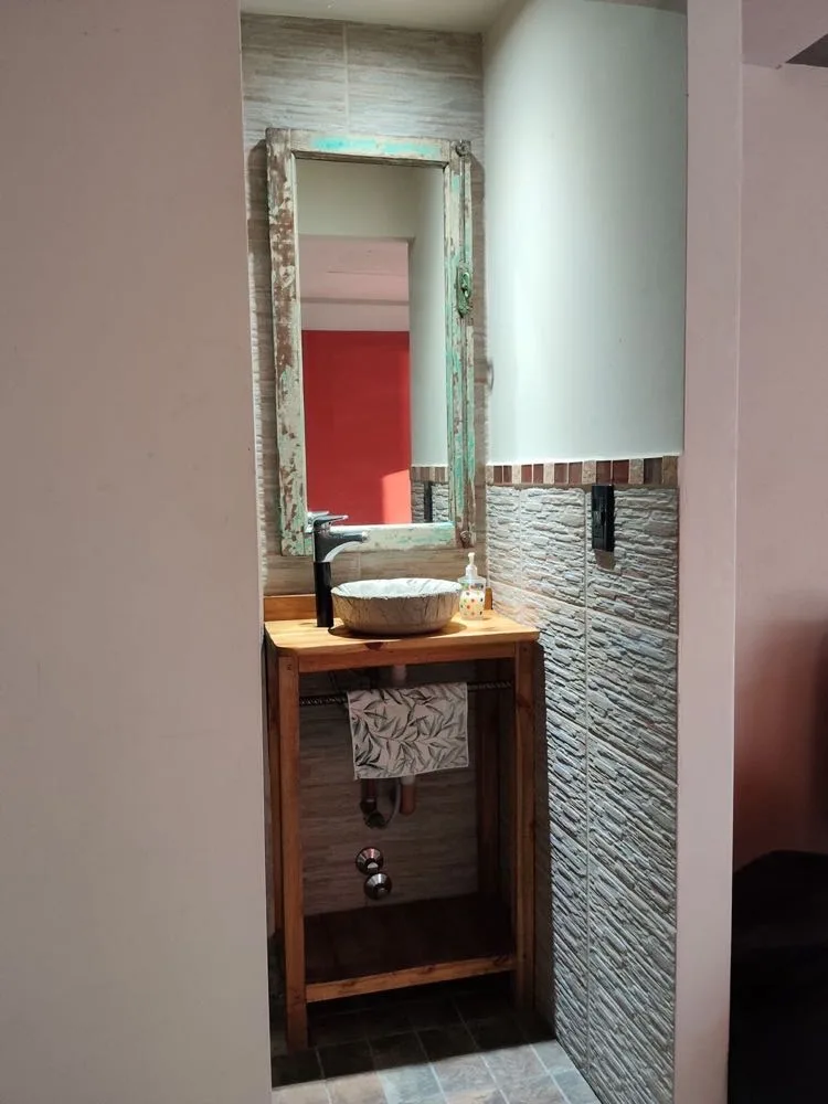 Baño moderno y suite de aseo