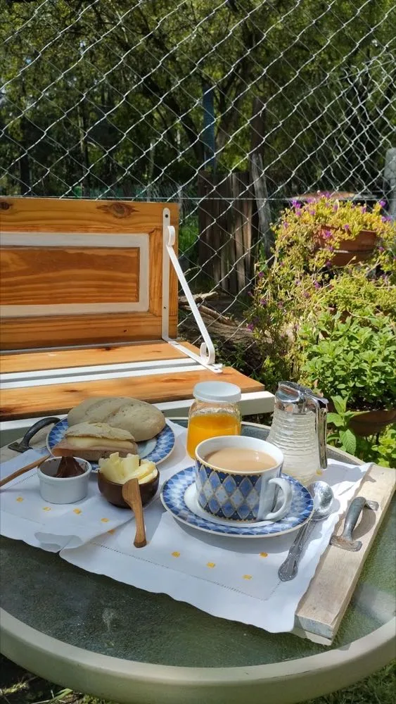 Desayuno de bienvenida con vista a la laguna